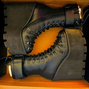 Demonia Traitor Boot